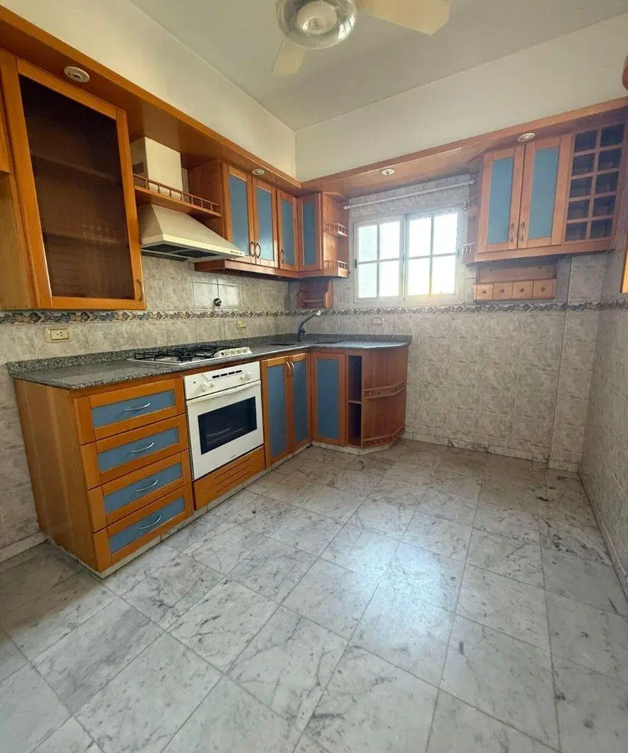 Departamento de 3 Ambiente en Edificio al Contra Frente con Balcon, Lavadero y Cochera Movil 1