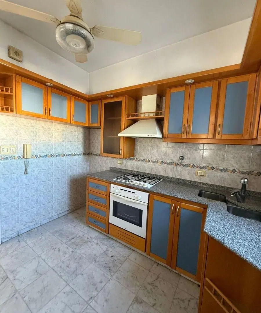 Departamento de 3 Ambiente en Edificio al Contra Frente con Balcon, Lavadero y Cochera Movil 3