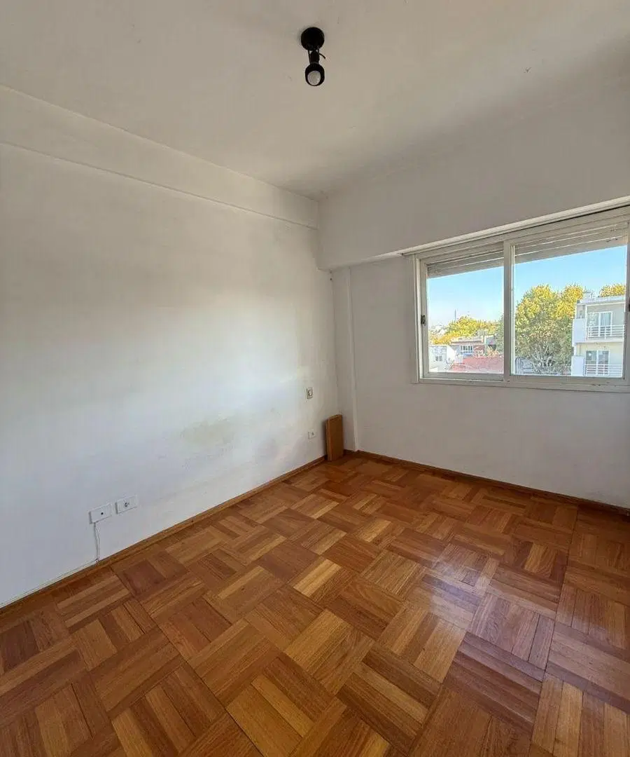 Departamento de 3 Ambiente en Edificio al Contra Frente con Balcon, Lavadero y Cochera Movil 8