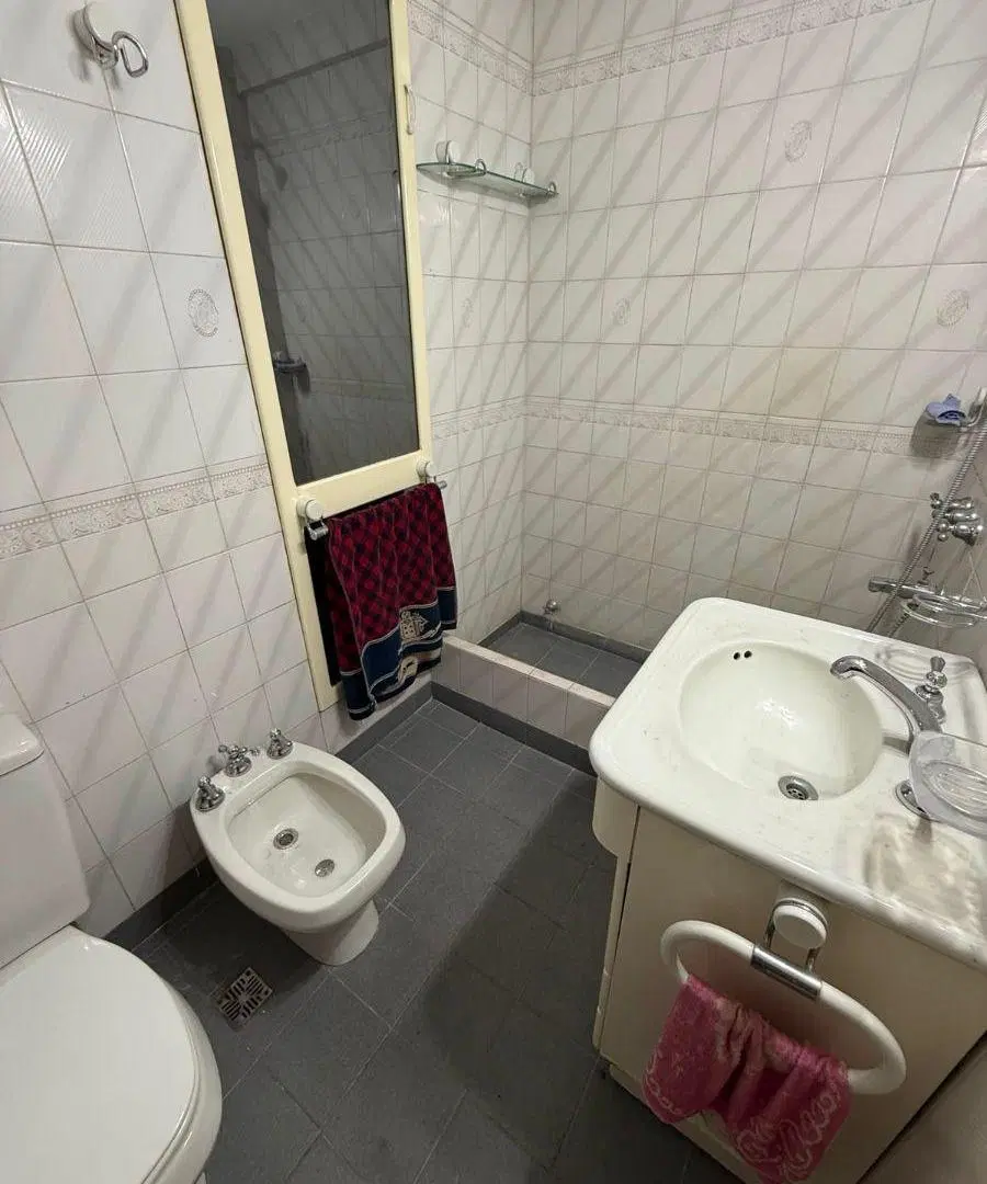 Departamento de 4 Ambiente en Edificio al Frente con dos Cocheras Cubiertas Fijas y Baulera 3