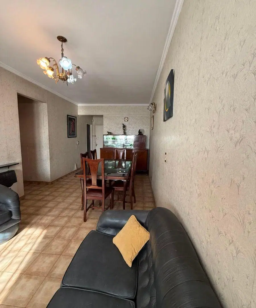 Departamento de 4 Ambiente en Edificio al Frente con dos Cocheras Cubiertas Fijas y Baulera 2