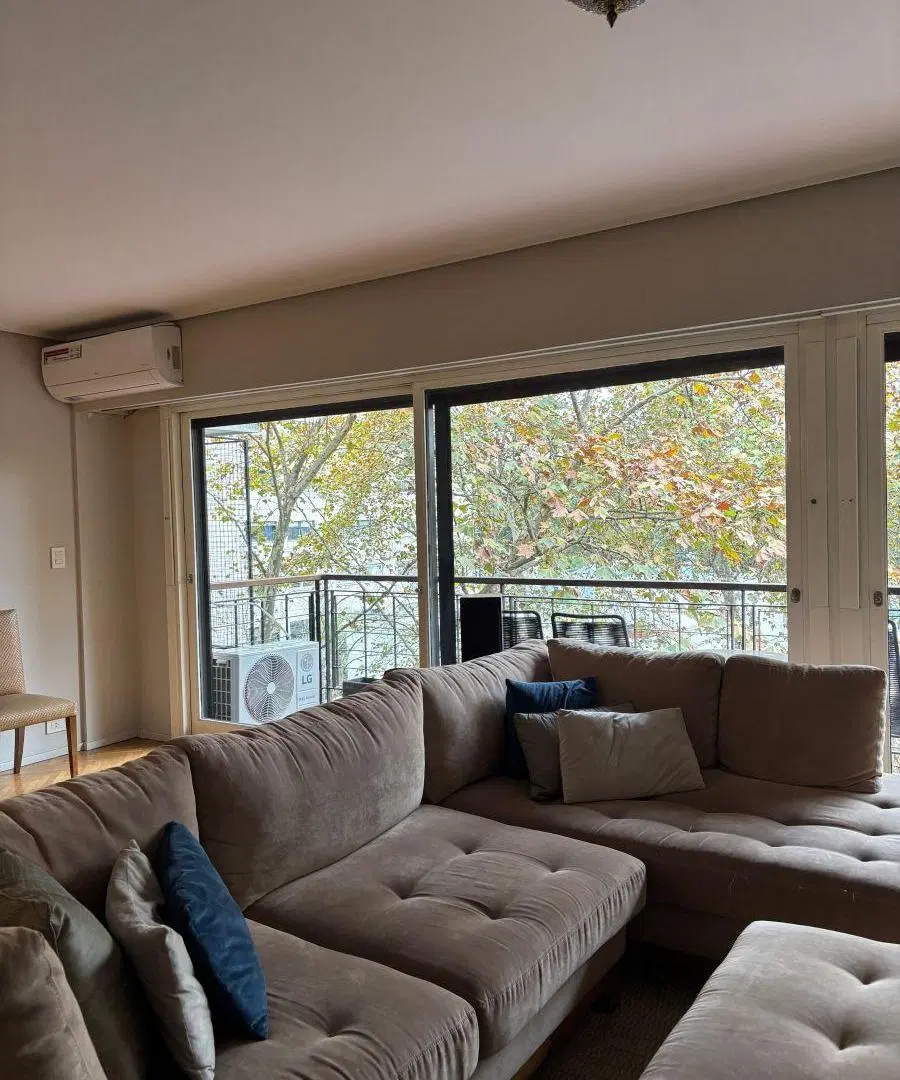 Venta- amplio piso con balcón en Belgrano 3