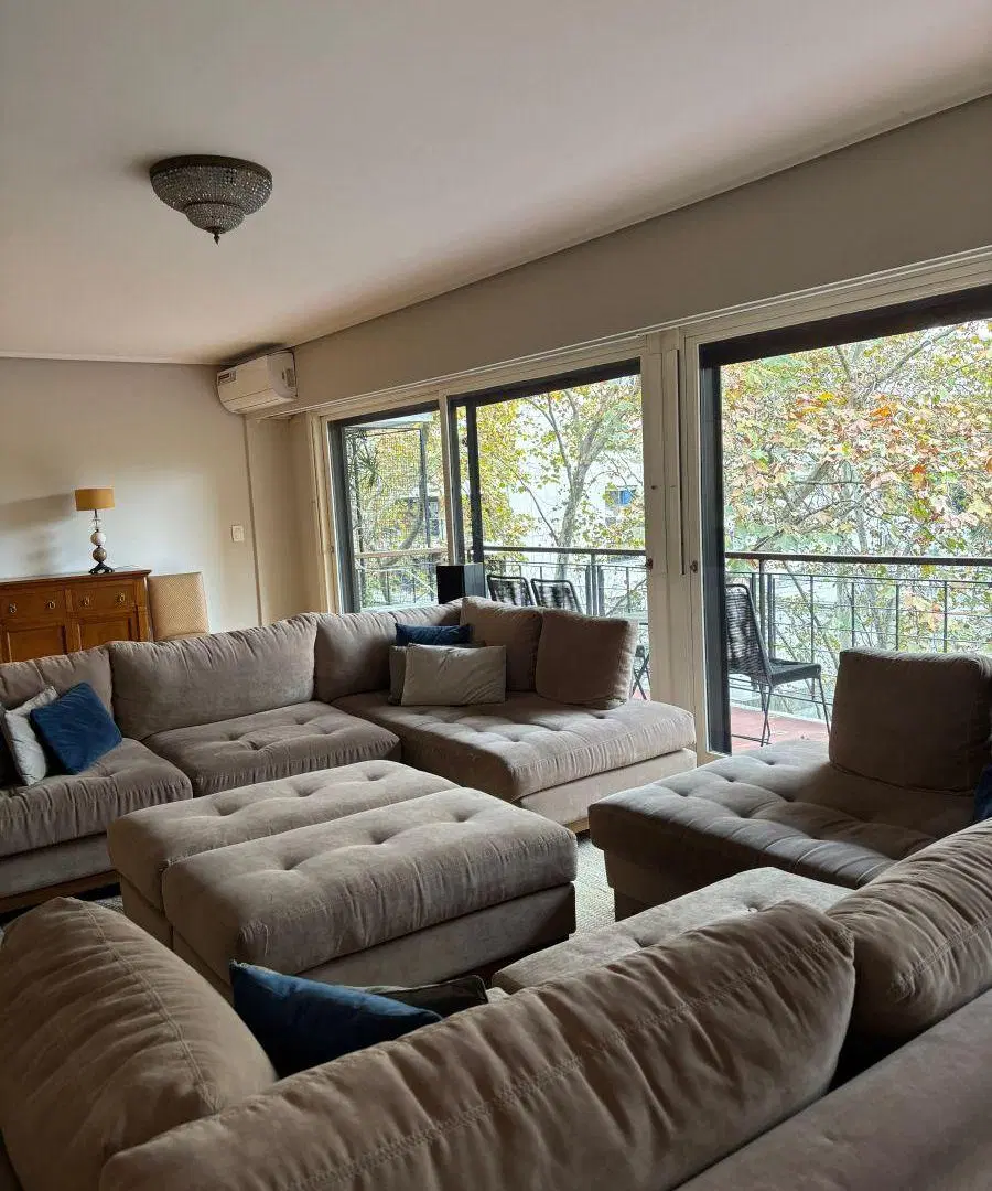Venta- amplio piso con balcón en Belgrano 2
