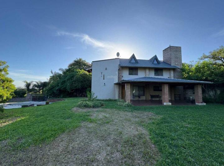 SE VENDE CASA QUINTA SOBRE EL RIO 2