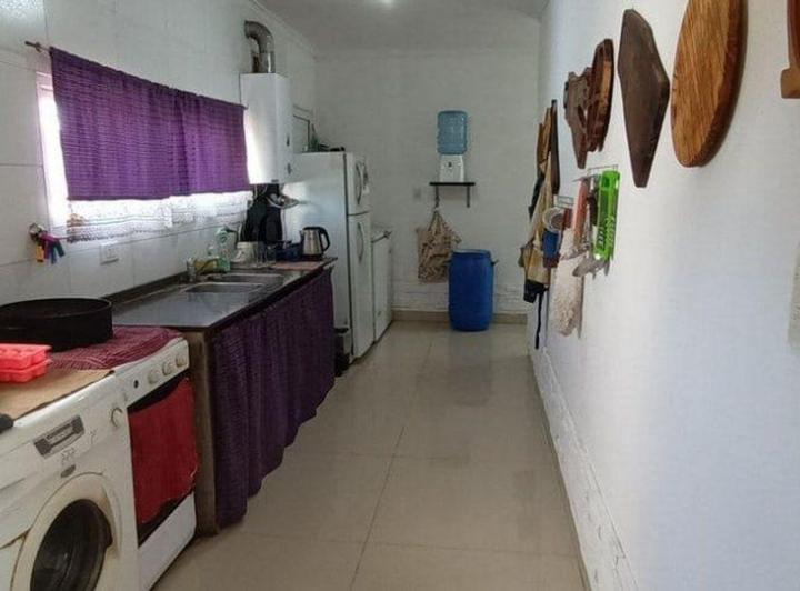 Se vende casa con gran potencial, 2 dormi y pileta 4
