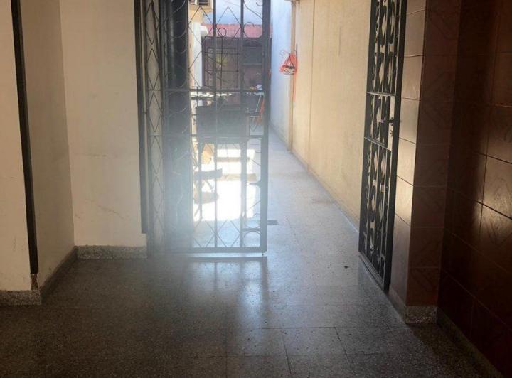 Venta casa con garage, local y departamento 1