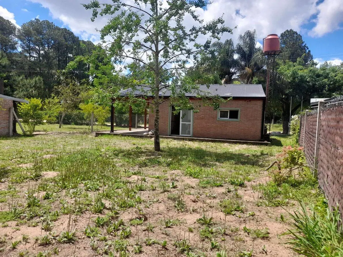 VENTA CASA A TERMINAR EN ARROYO LEYES A MTS RUTA 4