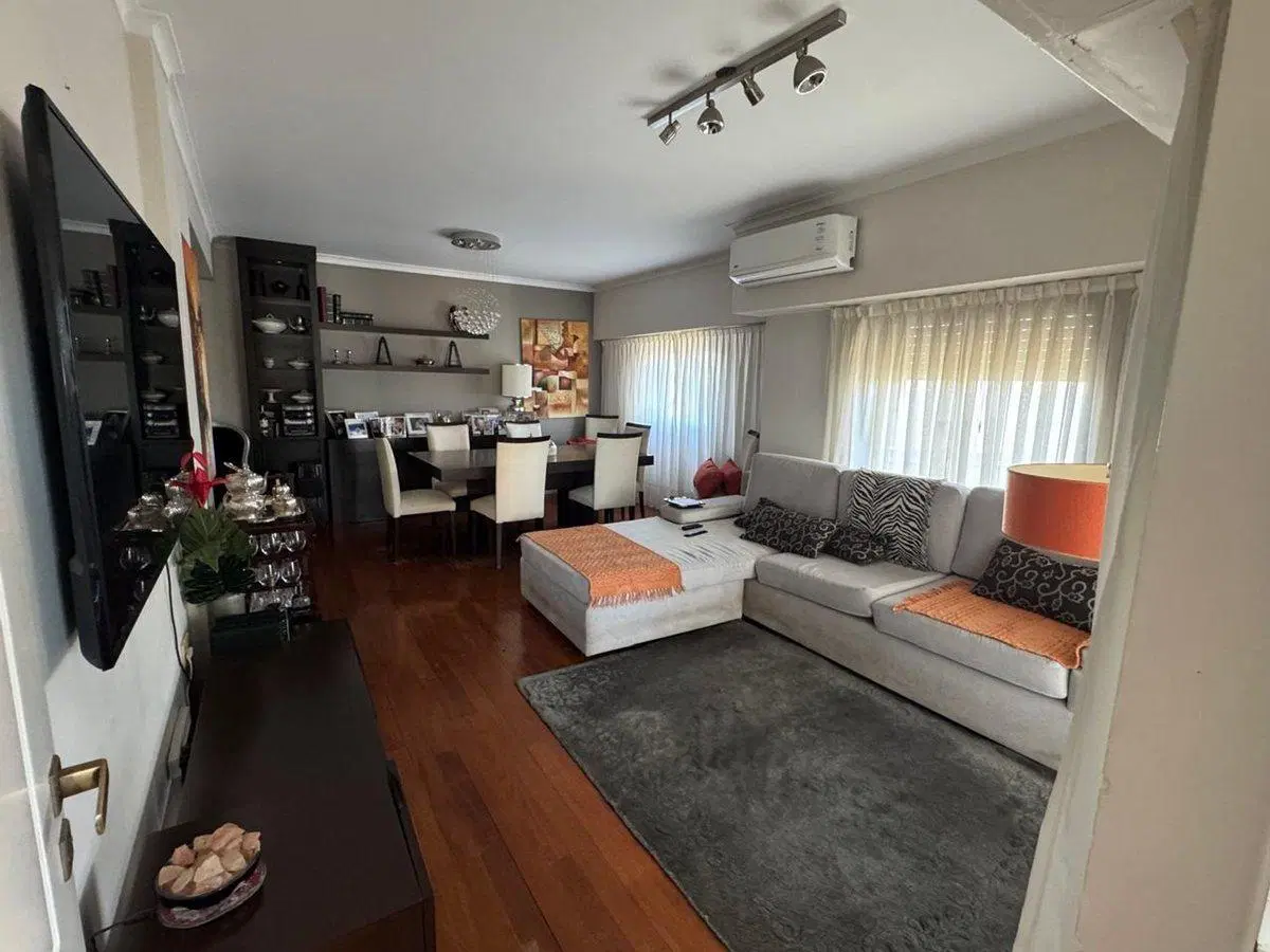 PISO EN VENTA SOBRE BV Y NECOCHEA! CON 2 COCHERAS! 3