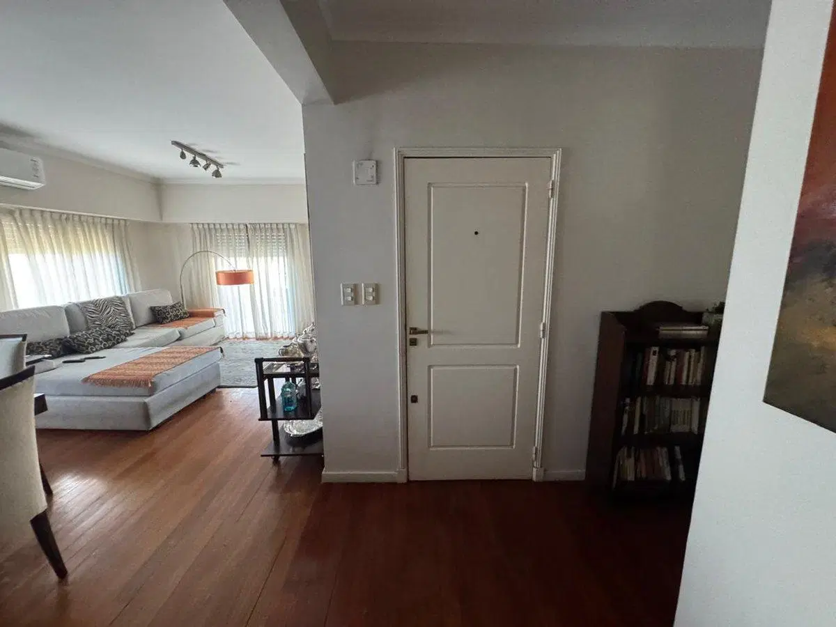 PISO EN VENTA SOBRE BV Y NECOCHEA! CON 2 COCHERAS! 4