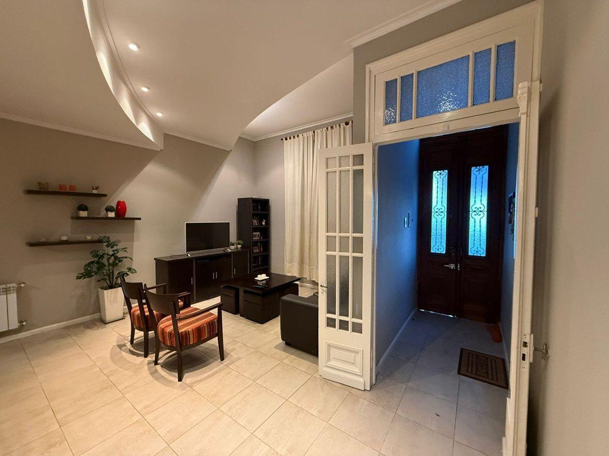 GRAN CASA EN VENTA EN 7 JEFES!