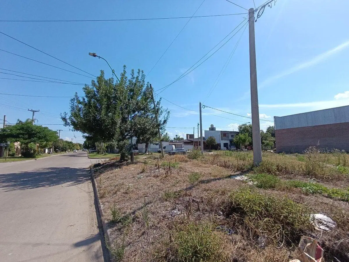 VENTA TERRENO EN ESQUINA 4
