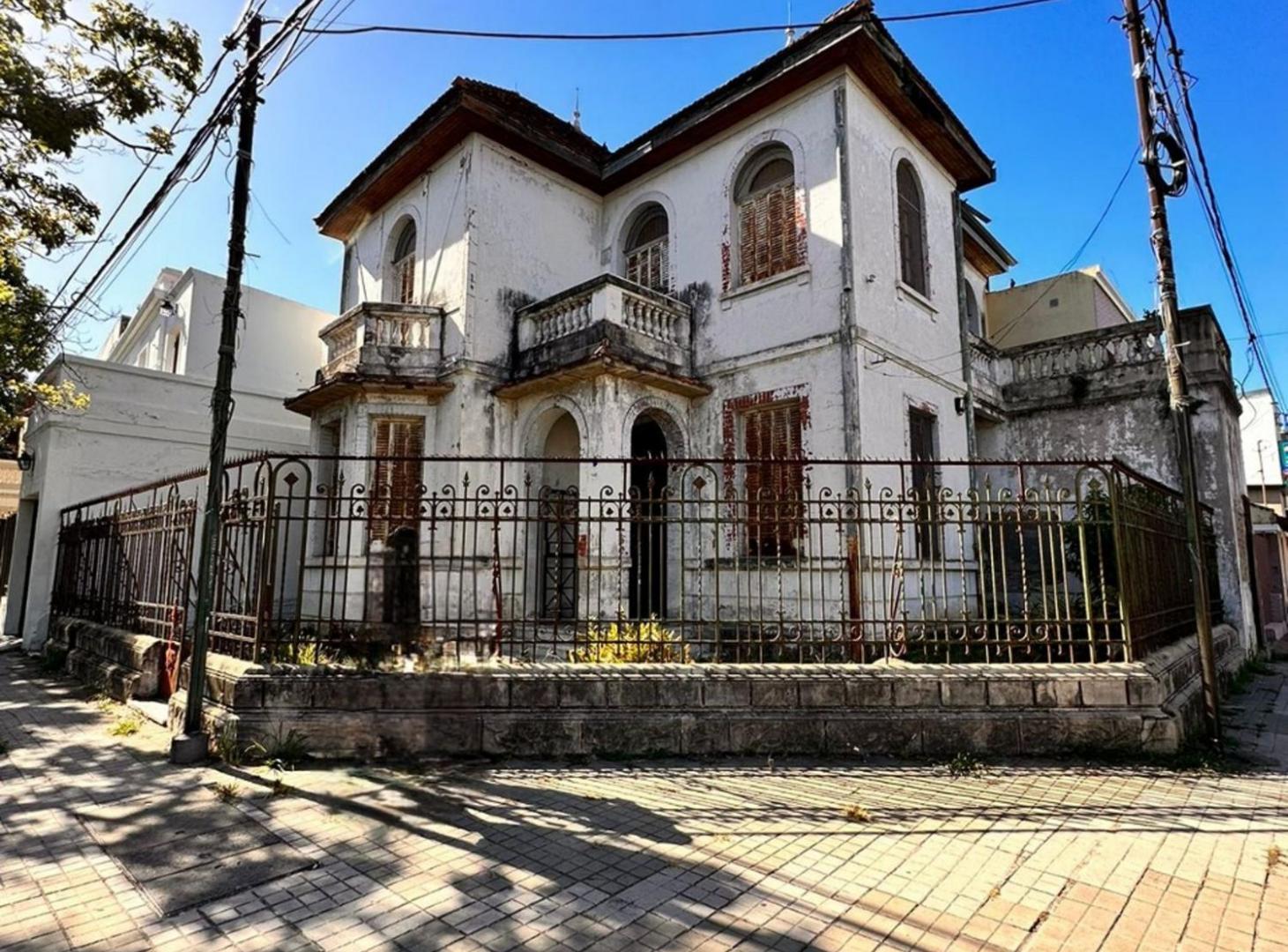 Venta casa a refaccionar 3 de Febrero 3400