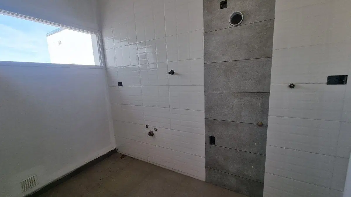 DEPARTAMENTO DE 2 DORMITORIOS CON COCHERA Y BALCON 3