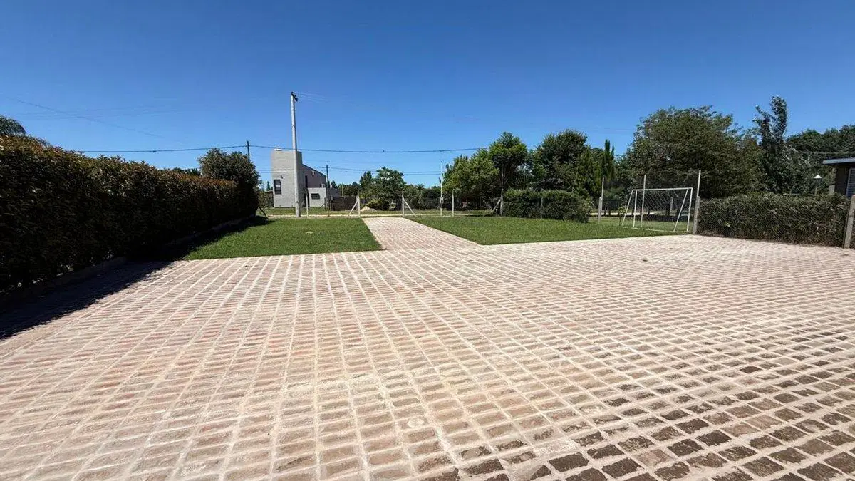 CASA QUINTA DE 3 DORM., 3 COCHERAS EN VENTA, RUTA1 4