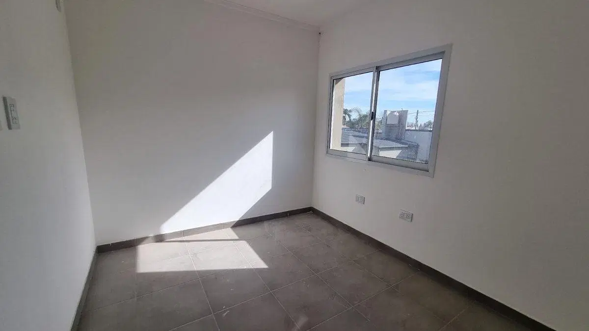 DEPARTAMENTO DE 2 DORMITORIOS CON COCHERA Y PATIO 3