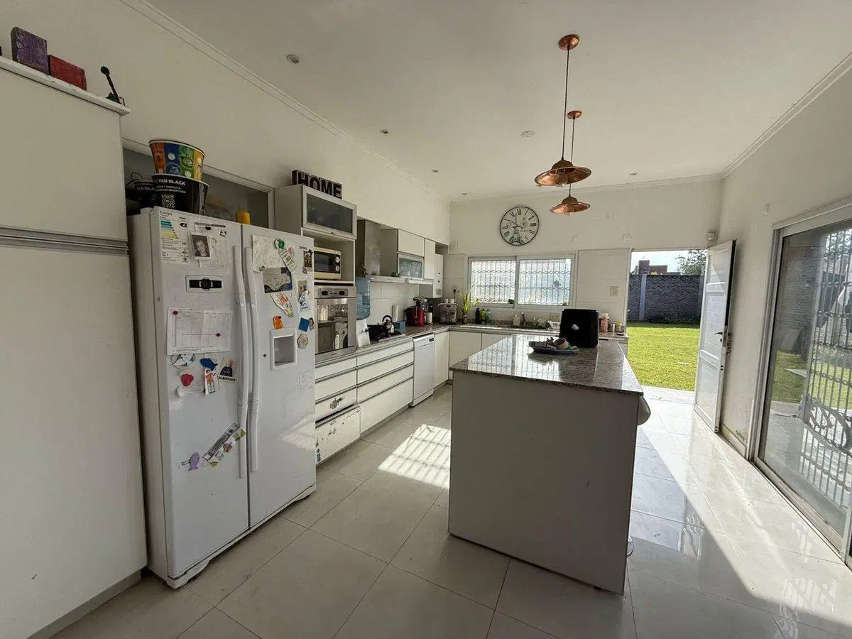 Se vende casa en Santo Tomé 3