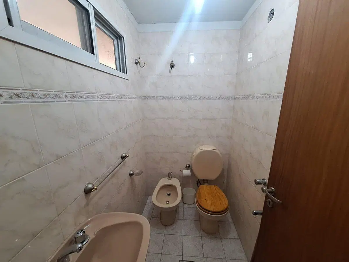 CASA ESTILO SUIZO C/GALPÓN, DEPTO Y OFICINAS 2