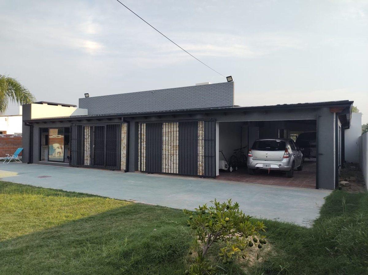 CASA EN JARDINES DE LA COSTA