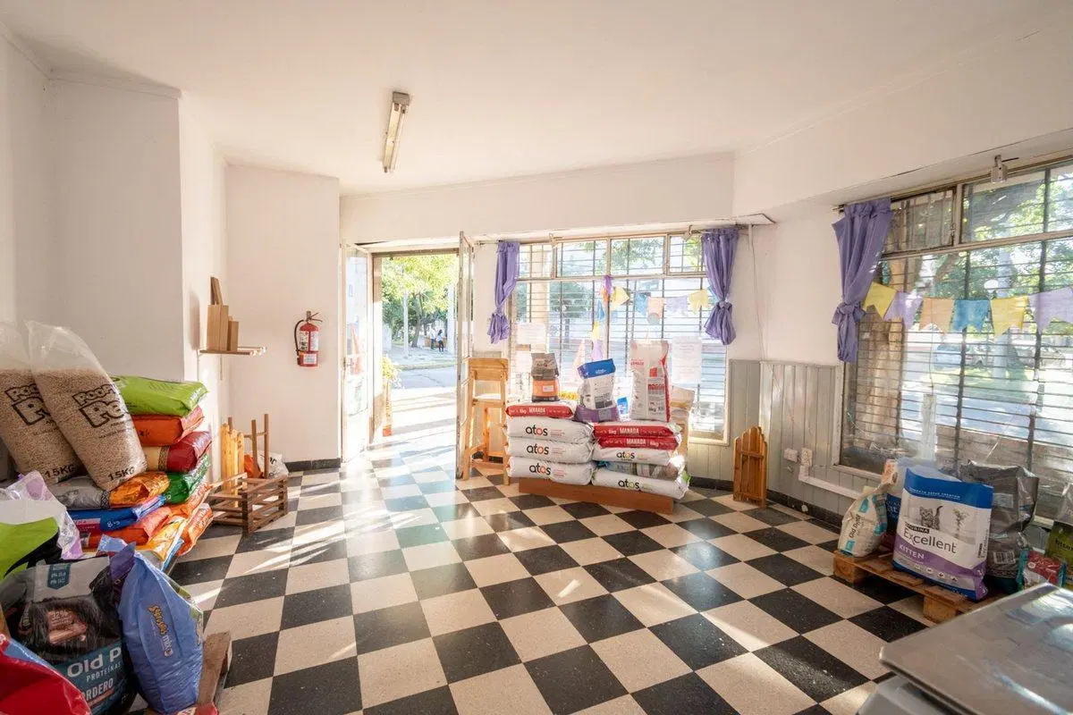 SE VENDE CASA + LOCAL COMERCIAL EN BARRIO CANDIOTI 2