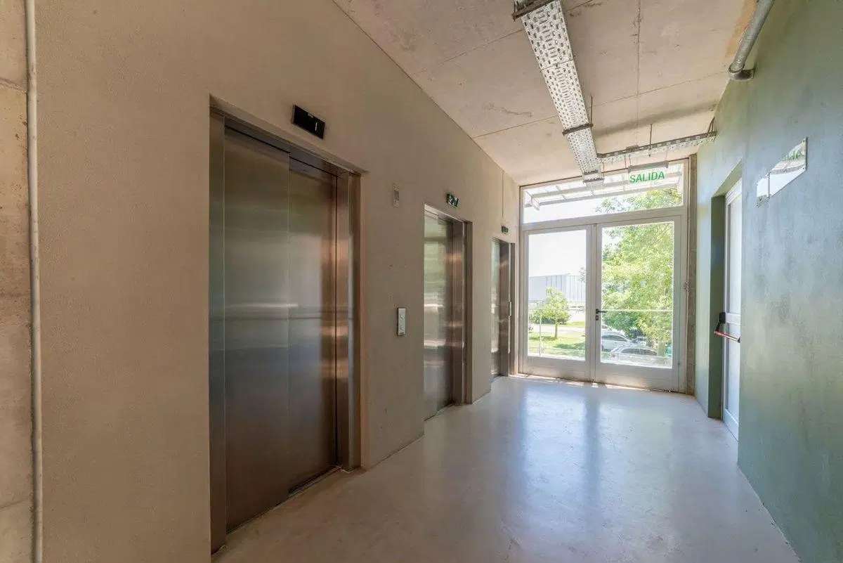 OFICINAS EN VENTA ETAPA II - RIO ARRIBA 4° PISO 5