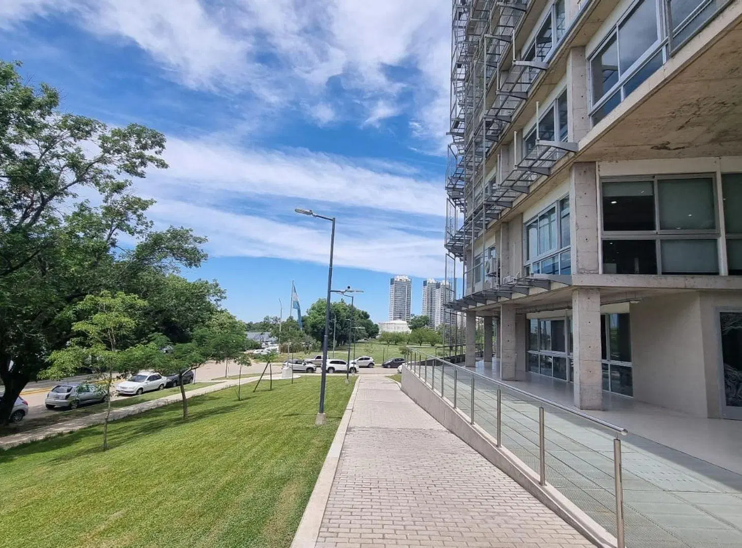 SE VENDE LOCAL COMERCIAL EN EL PUERTO 2