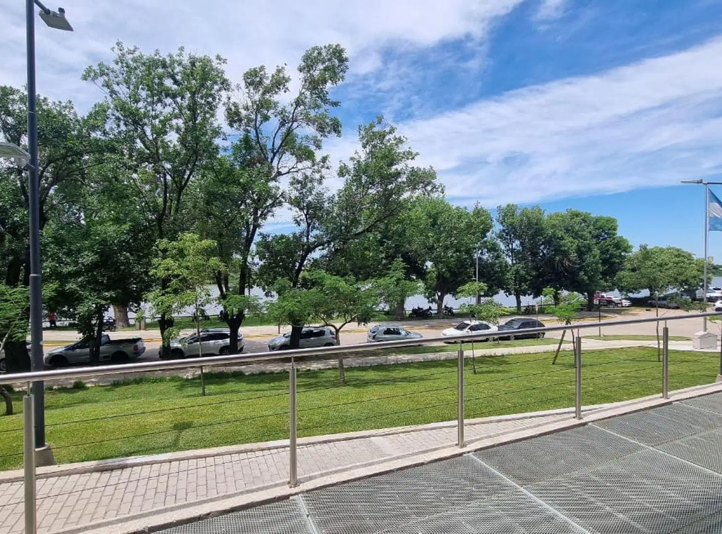 SE VENDE LOCAL COMERCIAL EN EL PUERTO 8