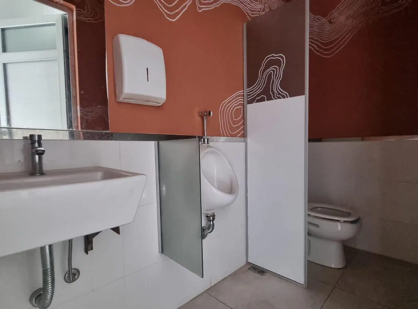 SE VENDE LOCAL COMERCIAL EN EL PUERTO 3