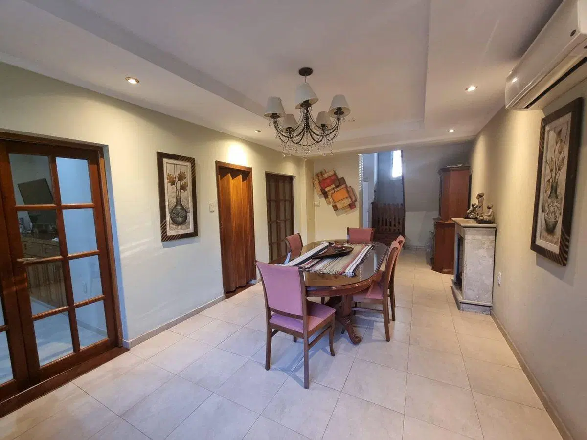 Venta de Casa de Categoria - Santo Tome 5
