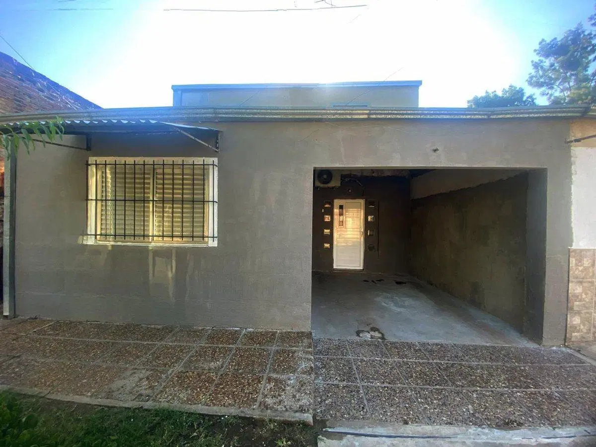 SE VENDE PROPIEDAD  A METROS DE AZCUENAGA 4