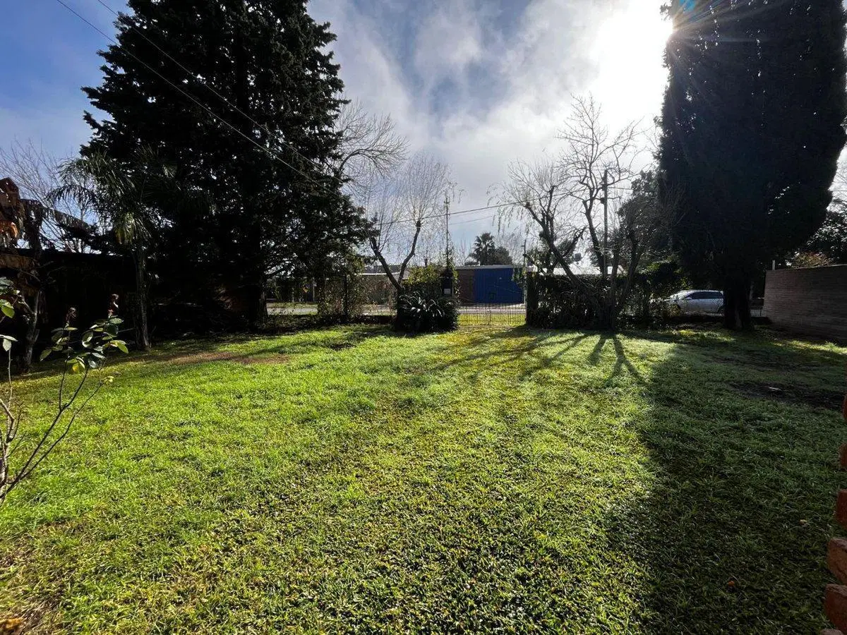 SE VENDE CASA SOBRE 2 LOTES EN SAUCE VIEJO 8