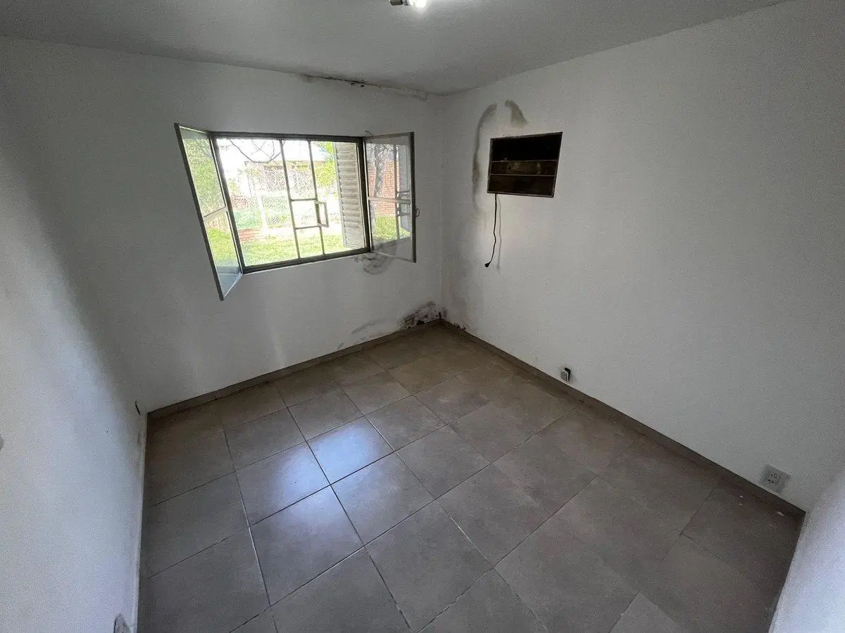 SE VENDE CASA SOBRE 2 LOTES EN SAUCE VIEJO 4