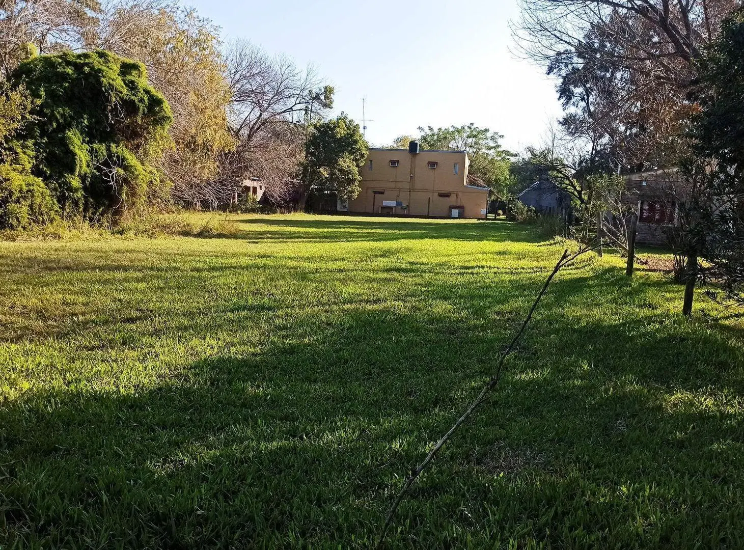 Se vende lote a metros del C.A. Franck. 3