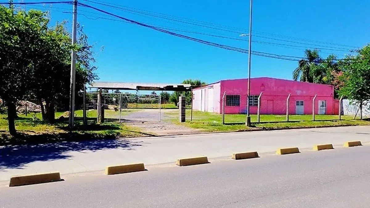 SE VENDE GALPON CON GRAN TERRENO SOBRE BLAS PARERA 3