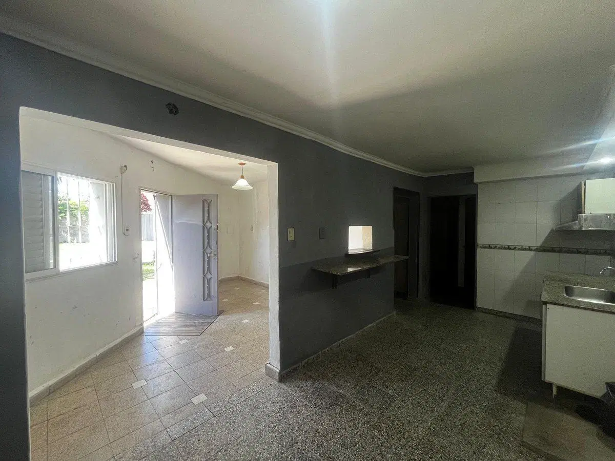 SE VENDE CASA 2 DORM Y PATIO NORTE DE SANTA FE 3