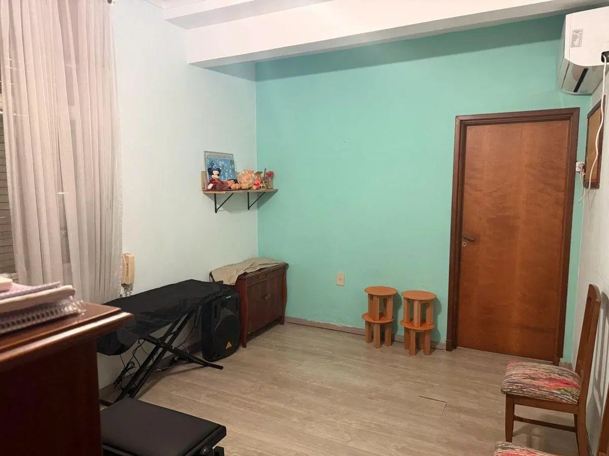 Casa amplia en esquina destacada B° Candioti 3
