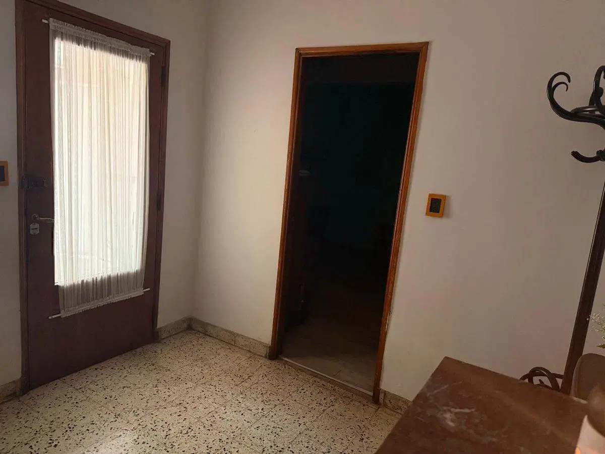 Casa amplia en esquina destacada B° Candioti 2