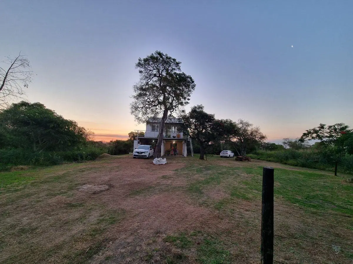 Casa elevada con amplio terreno en Arroyo Leyes 3