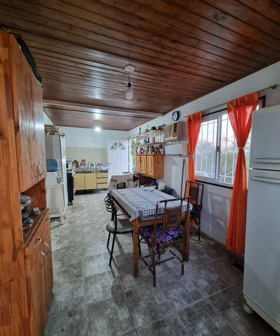 Casa elevada con amplio terreno en Arroyo Leyes 4
