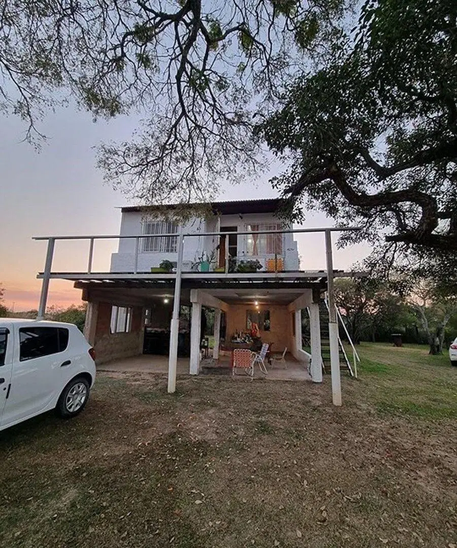 Casa elevada con amplio terreno en Arroyo Leyes 2