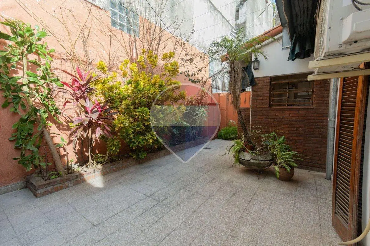 Casa en venta 3 dorm, patio y cochera en B°Constit 4