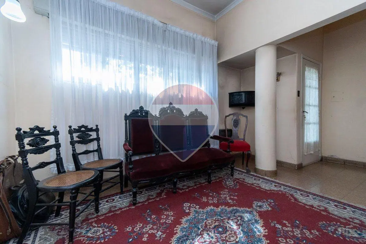 Casa en venta 3 dorm, patio y cochera en B°Constit 2