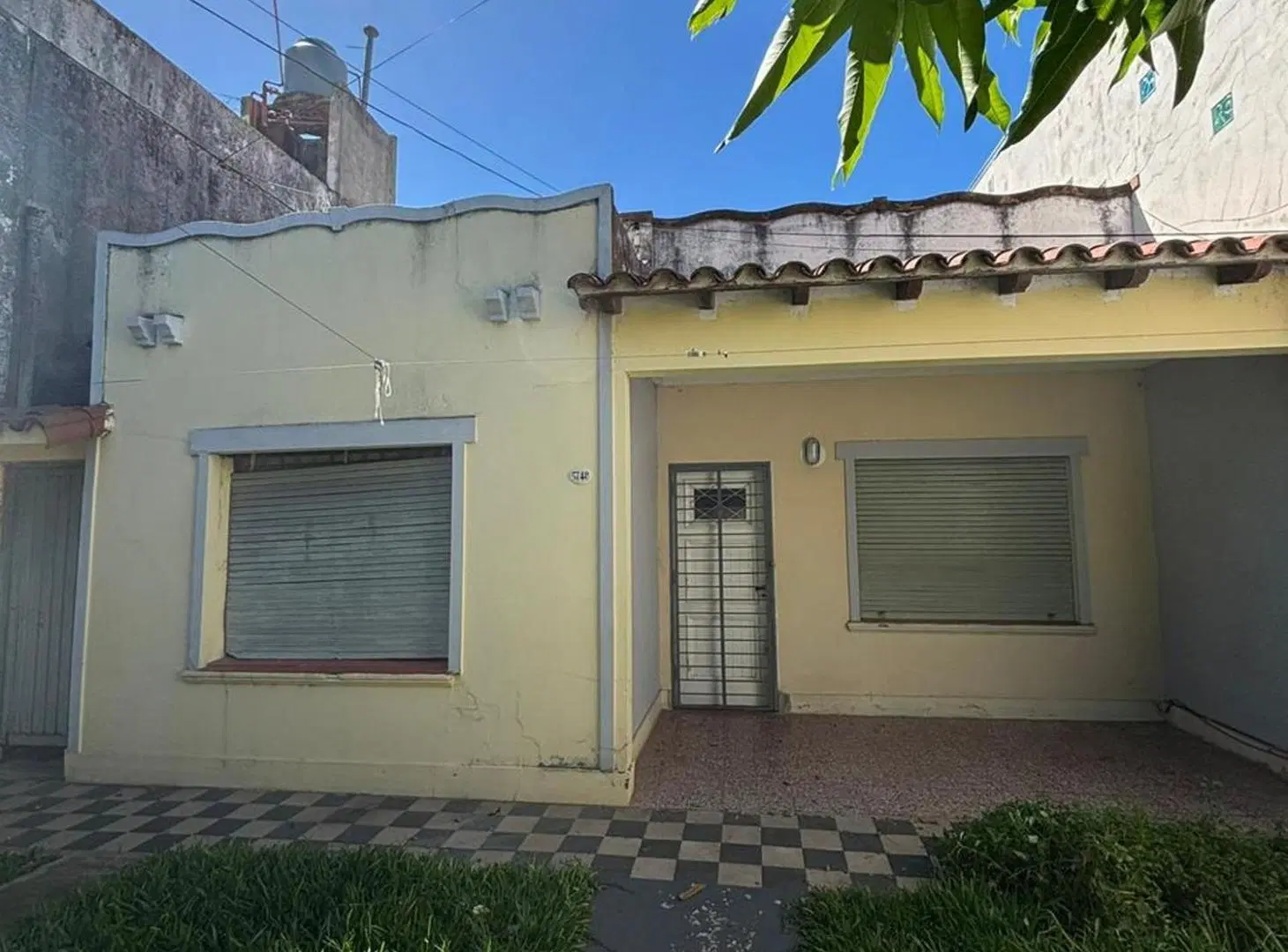 Casa en venta en B° Sargento Cabral a refaccionar 2