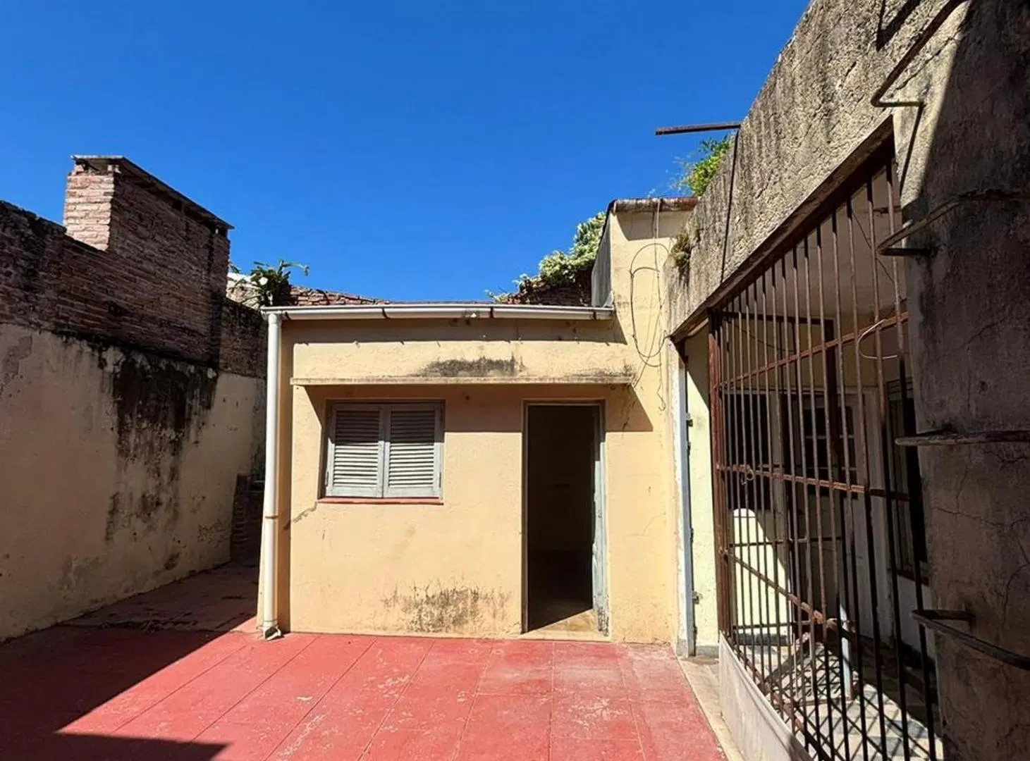 Casa en venta en B° Sargento Cabral a refaccionar 3