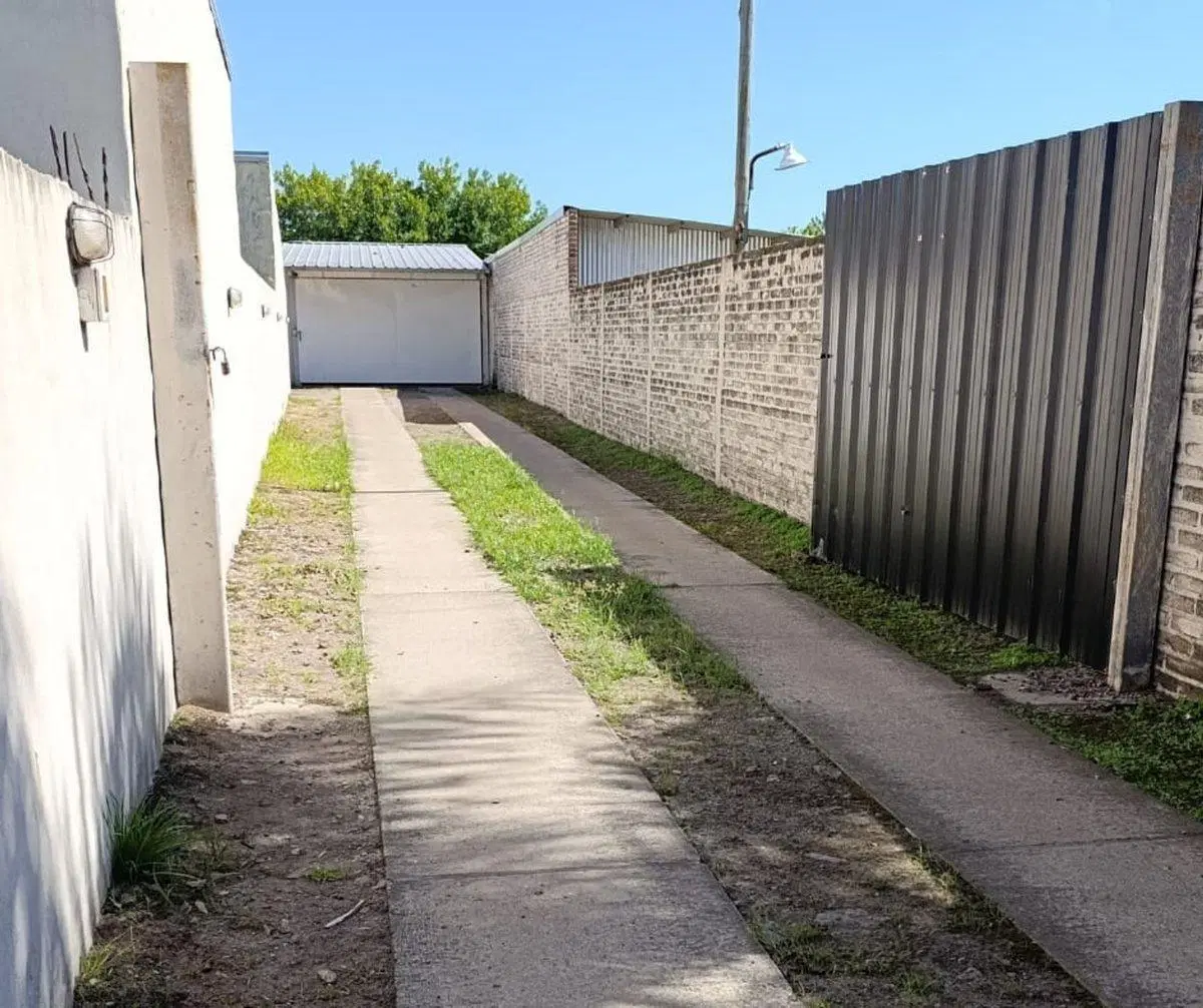 SE VENDEN COCHERAS Y GALPON, EXCELENTE UBICACION 2