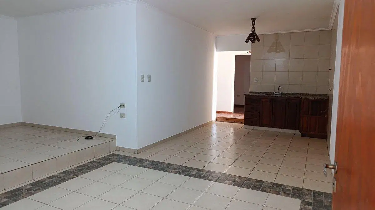 EN VENTA 2 DEPARTAMENTOS + 2 LOCALES COMERCIALES 4