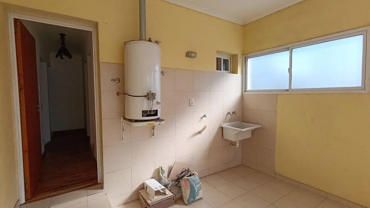 EN VENTA 2 DEPARTAMENTOS + 2 LOCALES COMERCIALES 5