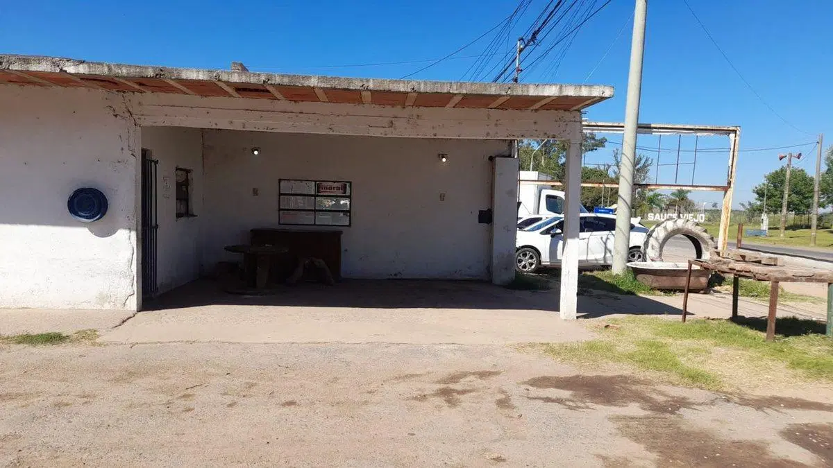 VENTA DE LOTE SOBRE LA RUTA 11 CON CONSTRUCCION 3