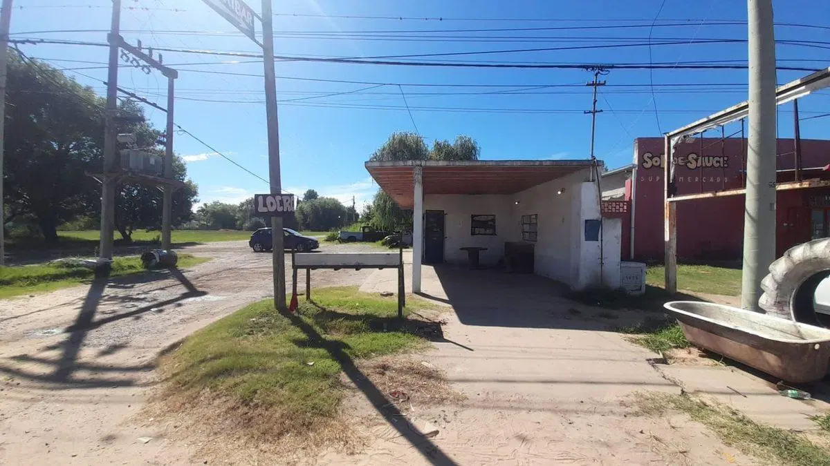 VENTA DE LOTE SOBRE LA RUTA 11 CON CONSTRUCCION 2
