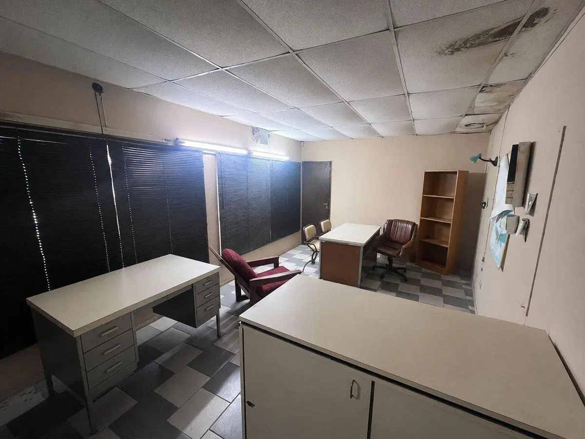 Se vende gran salón sobre Av. Lujan - Santo Tome 4