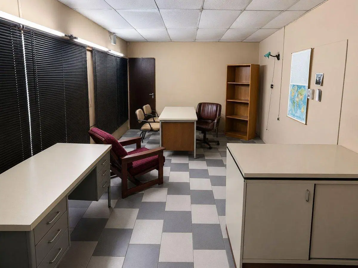 Se vende gran salón sobre Av. Lujan - Santo Tome 3